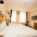 Corner Garden Hotel 5*