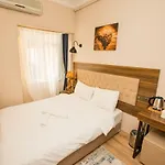Corner Garden 5*