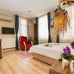 Hotel Corner Garden