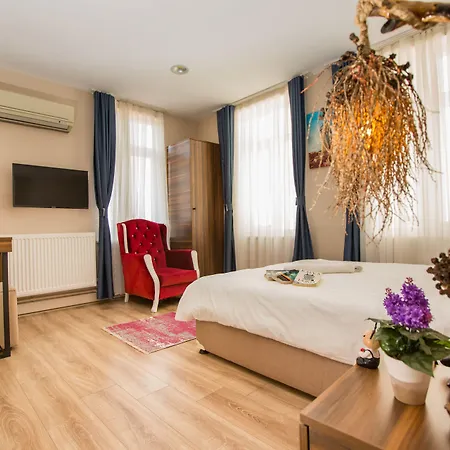 Corner Garden Hotel 5*