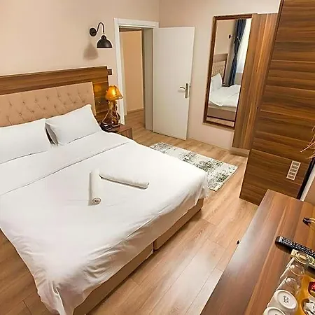 Corner Garden Szálloda 5*