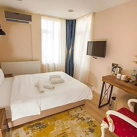 Corner Garden Szálloda 5*