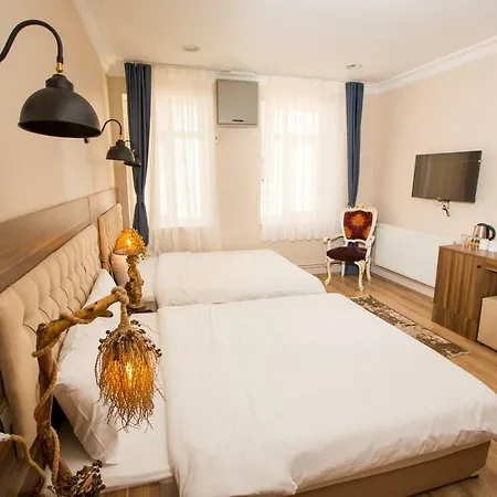 فندق Corner Garden 5*
