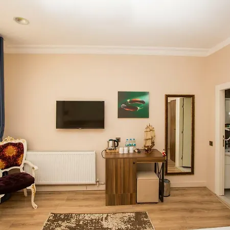 فندق Corner Garden 5*