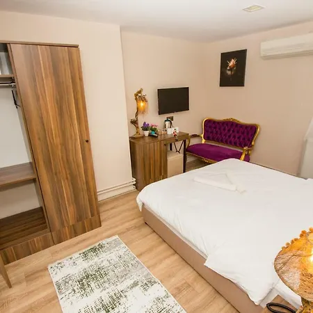 Corner Garden Hotel 5*