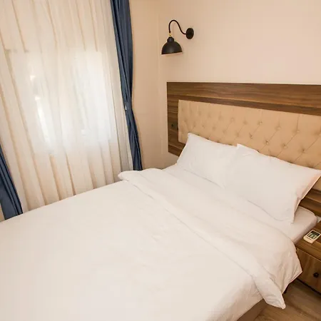 فندق Corner Garden 5*