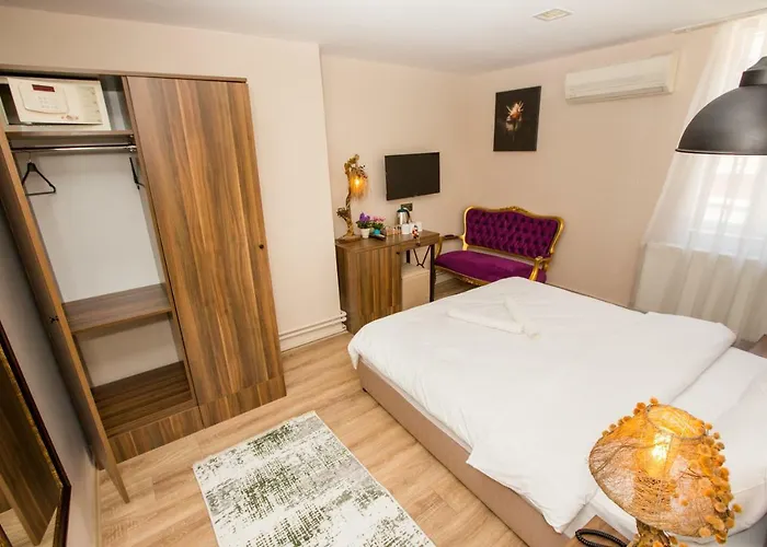 Corner Garden Hotell 5*